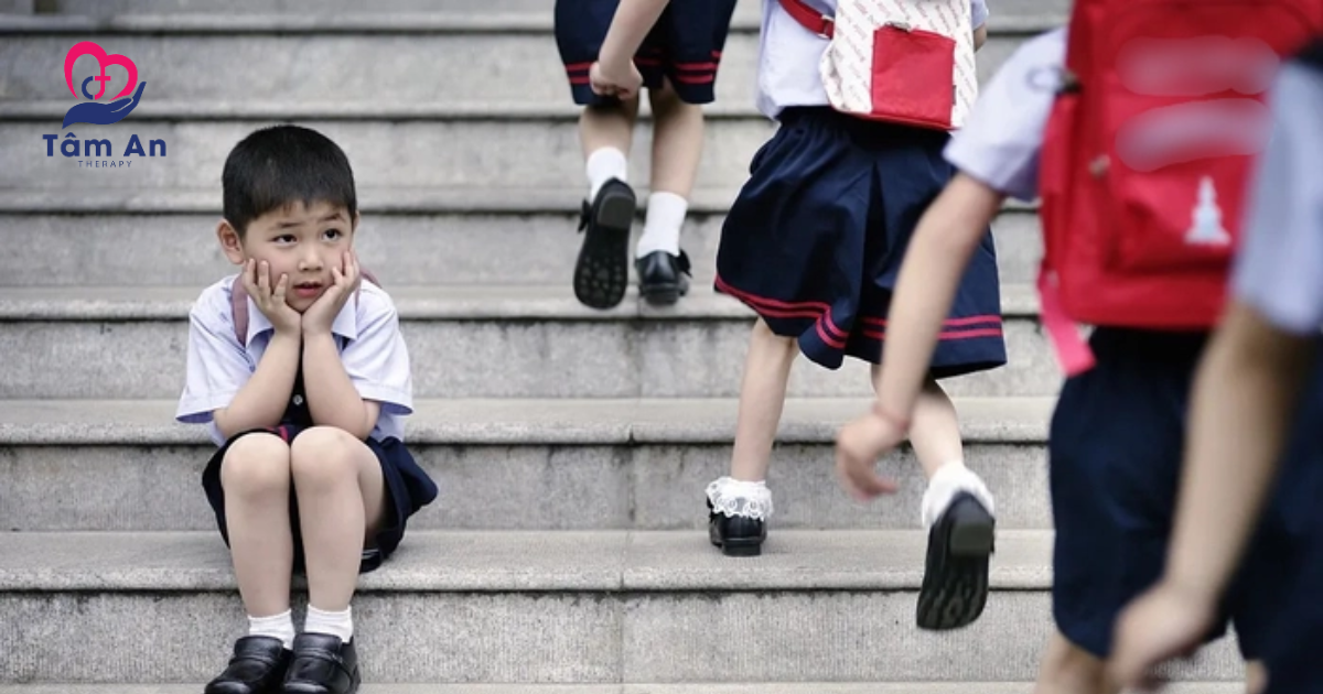 Các vấn đề về mối quan hệ với bạn bè như bị cô lập học đường