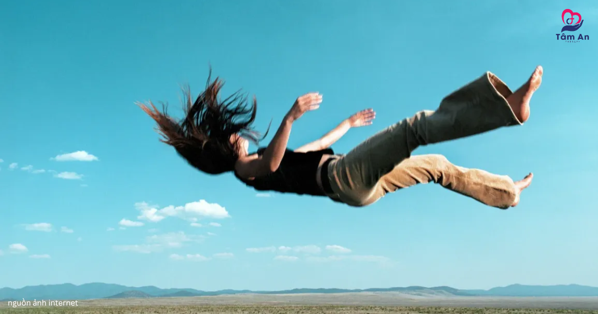 Giải mã giấc mơ về sự sụp đổ có thể giúp bạn nhận ra đâu là niềm tin đang lung lay