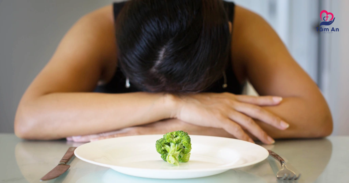 Chán ăn tâm thần, nỗi sợ tăng cân lấn át bản năng sinh tồn