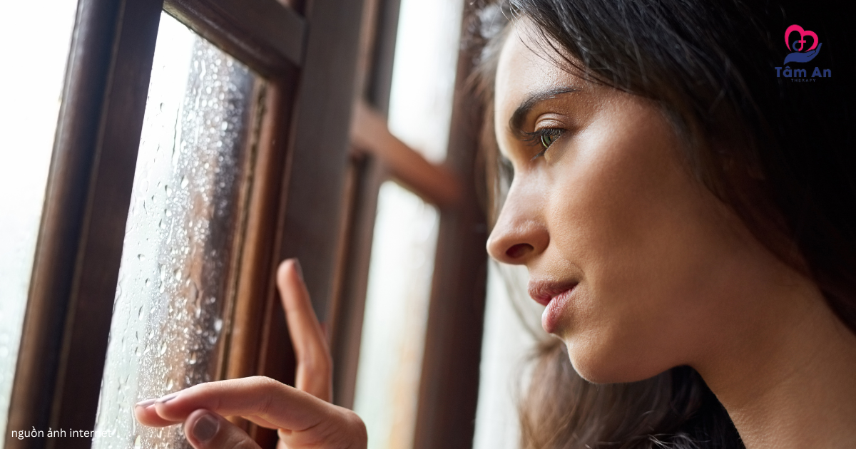 Khi ánh nắng biến mất, tâm trạng cũng trở nên u ám là một trong các loại trầm cảm